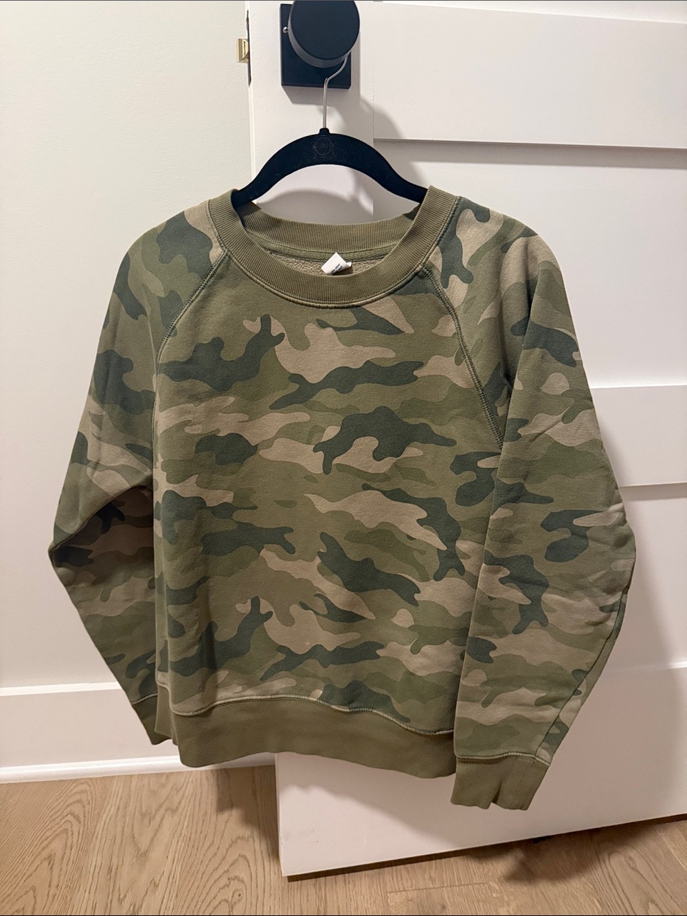 Old Navy Women's Camo Crewneck Sweatshirt - Olive & Tan